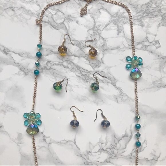 2/$30 Green Floral Gold chain Necklace with 3 pair of Earrings Set - Picture 3 of 3